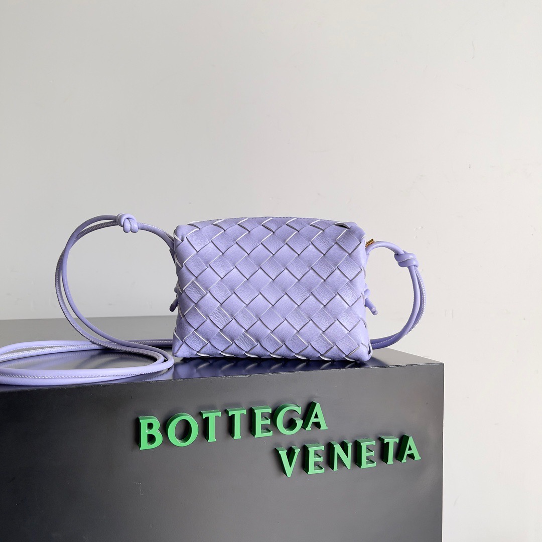 BOTTEGA VENETA 보테가베네타 보테가 베네타 인트레치아토 루프 카메라백 라일락 1