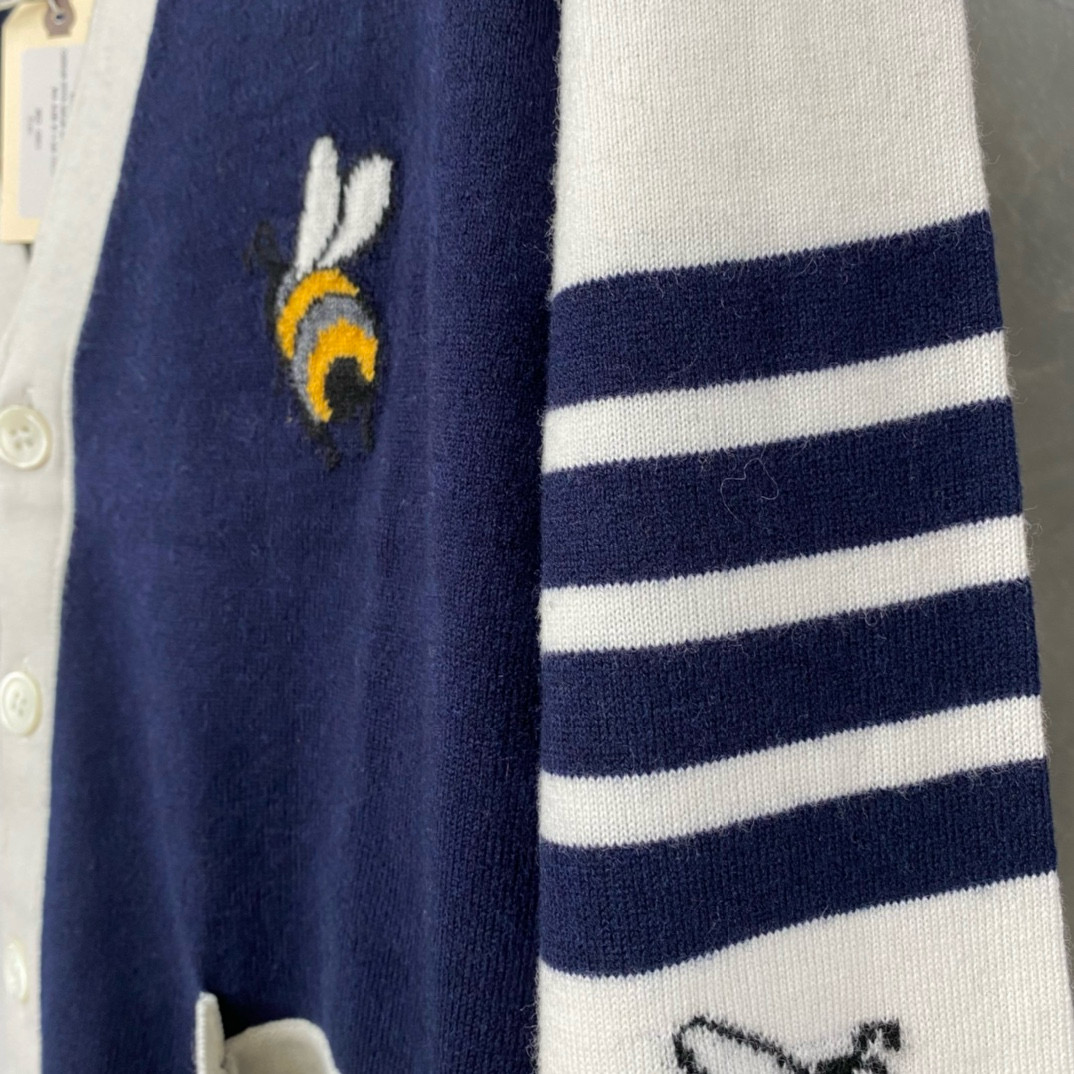 Thom Browne 톰브라운 TB23/FW 벌 자수 배색 가디건 4