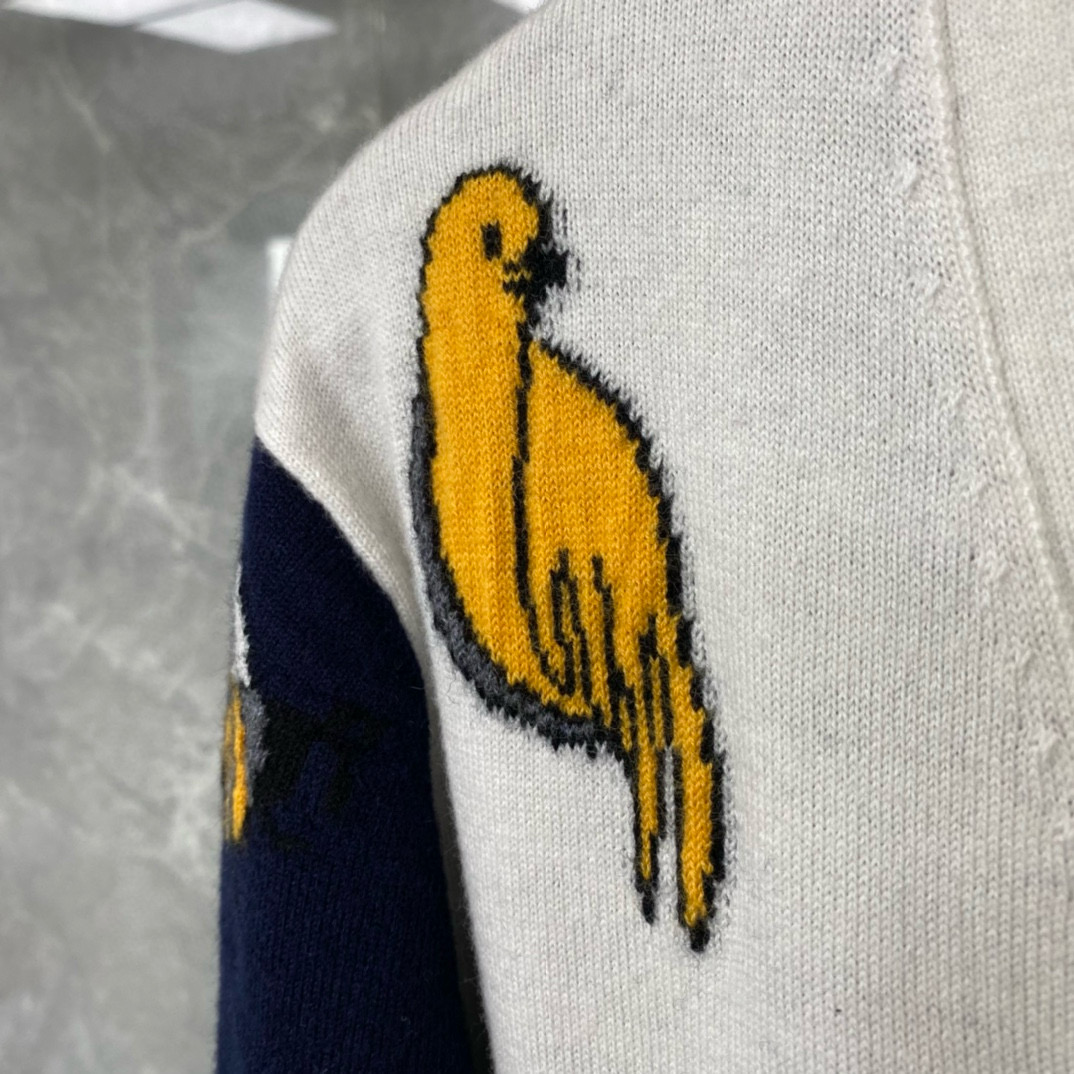 Thom Browne 톰브라운 TB23/FW 벌 자수 배색 가디건 5