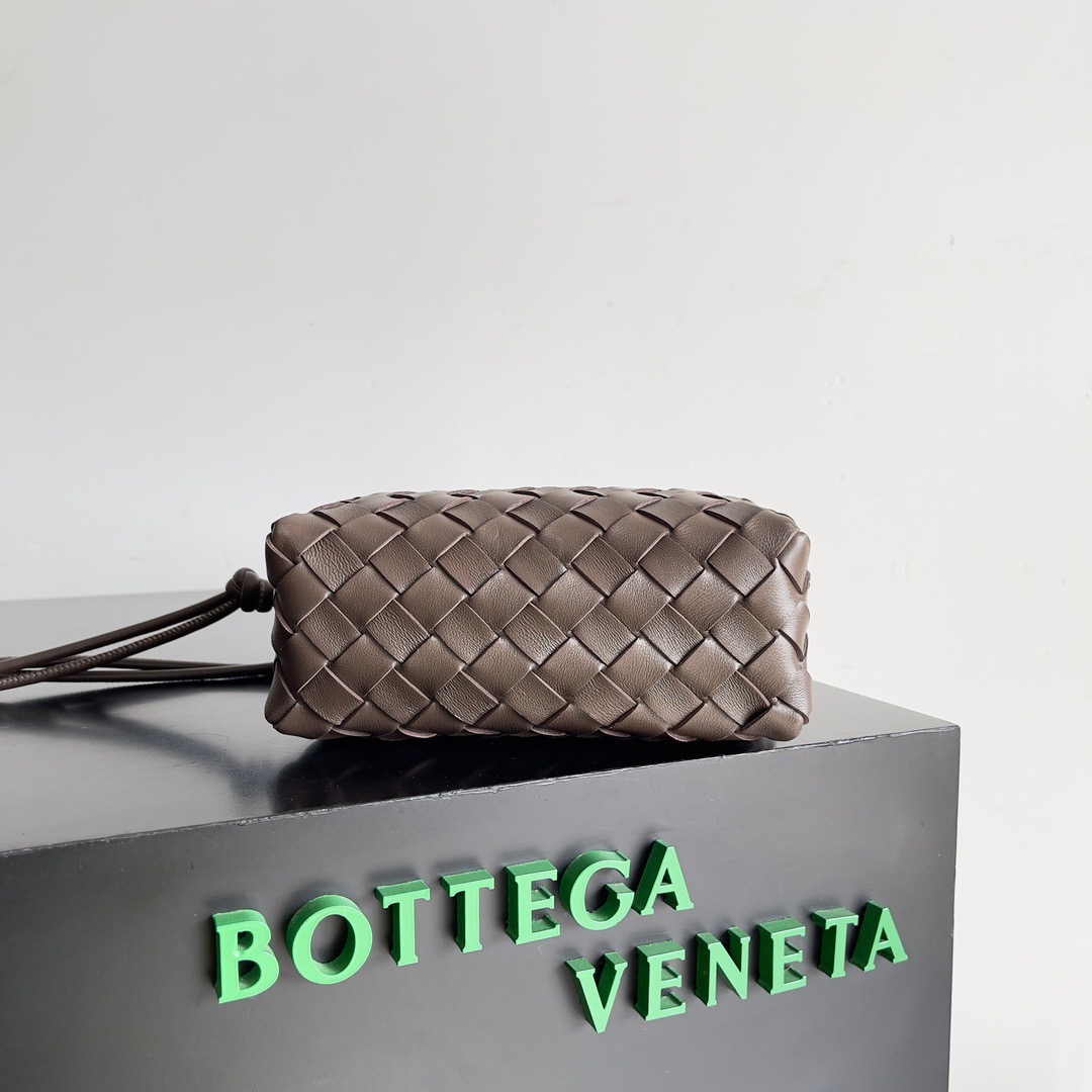 BOTTEGA VENETA 보테가베네타 보테가 베네타 인트레치아토 루프 카메라백 브라운 2