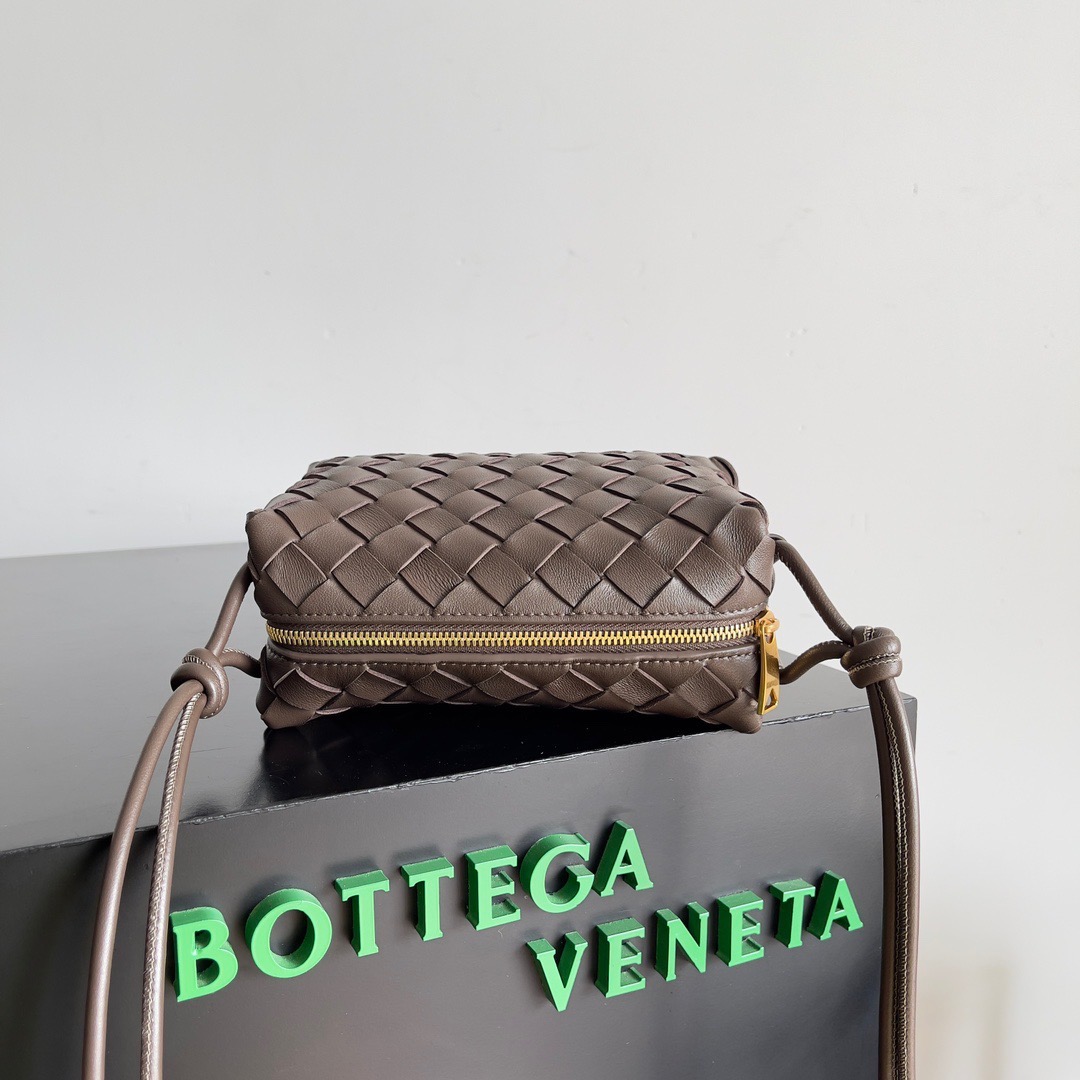 BOTTEGA VENETA 보테가베네타 보테가 베네타 인트레치아토 루프 카메라백 브라운 3