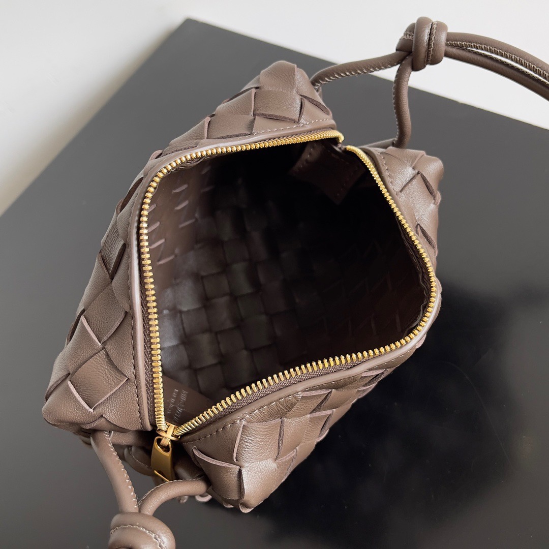 BOTTEGA VENETA 보테가베네타 보테가 베네타 인트레치아토 루프 카메라백 브라운 5