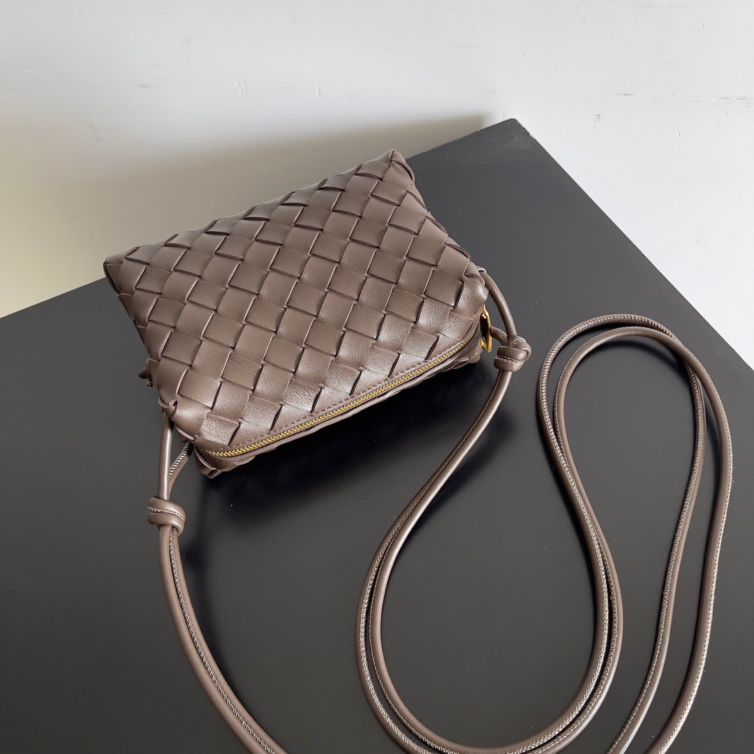 BOTTEGA VENETA 보테가베네타 보테가 베네타 인트레치아토 루프 카메라백 브라운 7