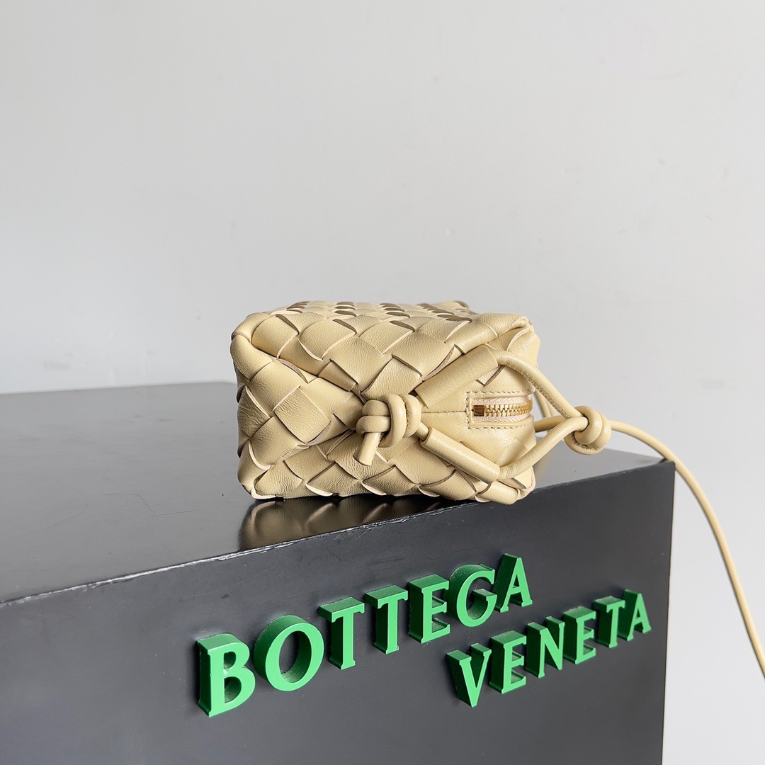 BOTTEGA VENETA 보테가베네타 보테가 베네타 인트레치아토 루프 카메라백 3