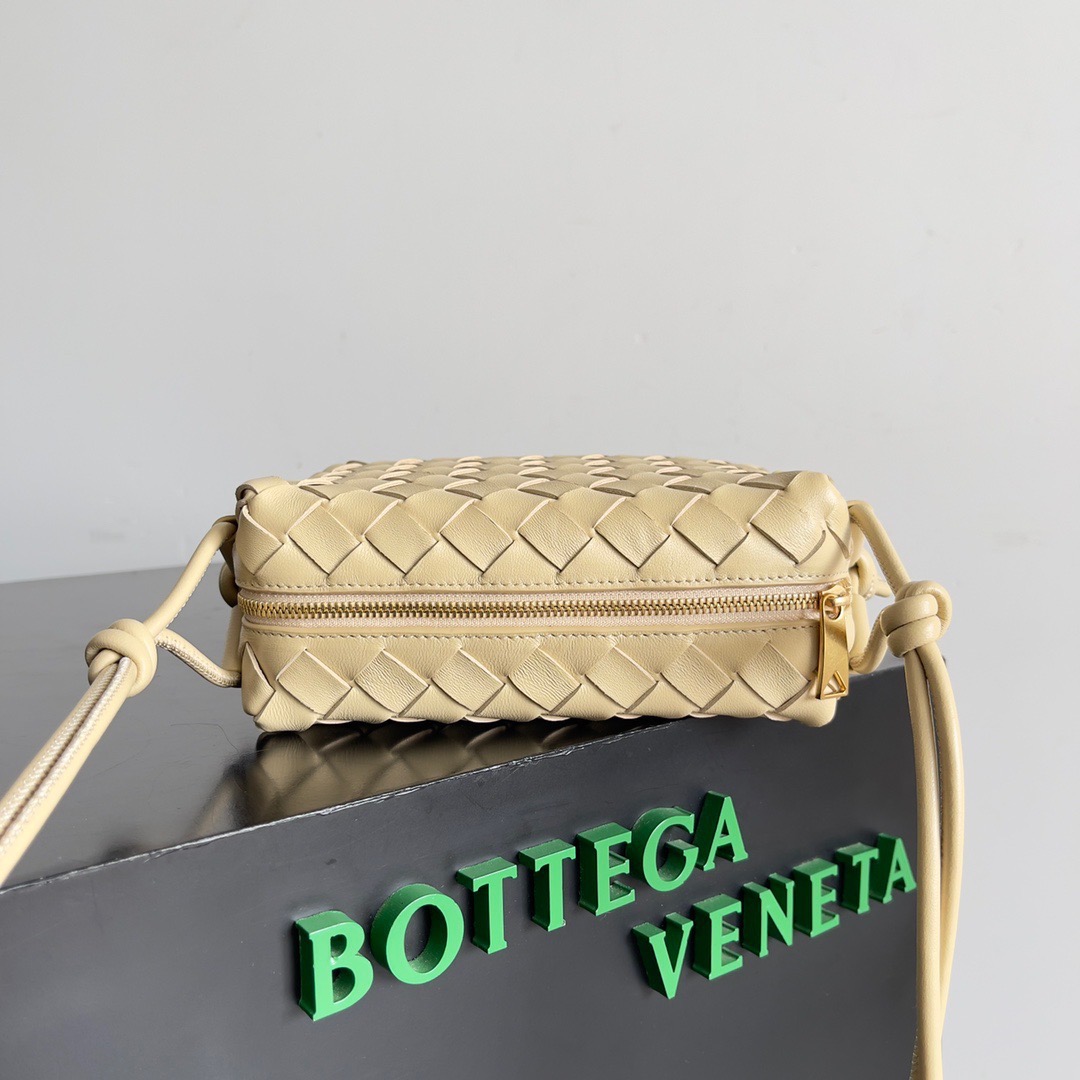BOTTEGA VENETA 보테가베네타 보테가 베네타 인트레치아토 루프 카메라백 4