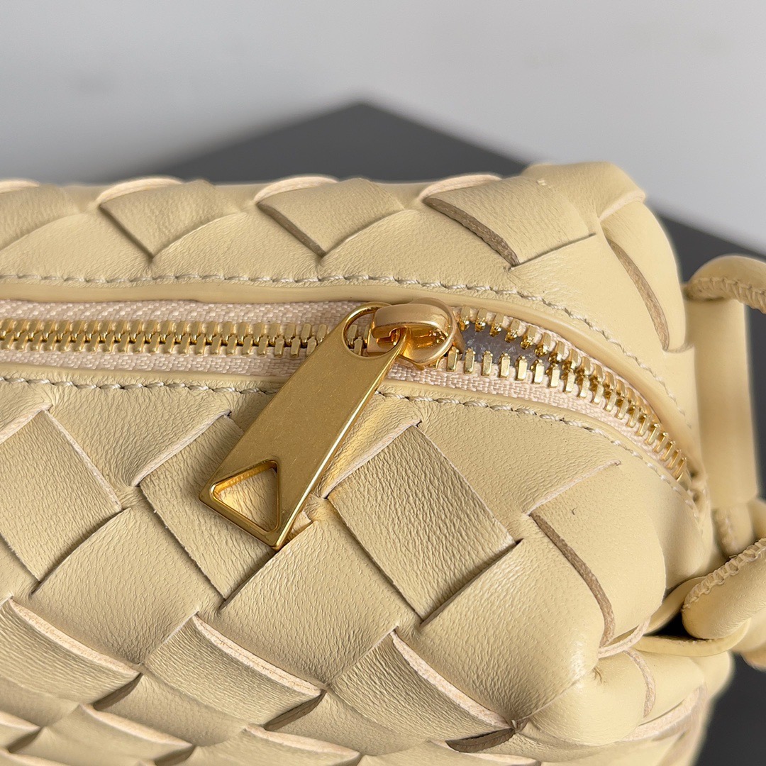 BOTTEGA VENETA 보테가베네타 보테가 베네타 인트레치아토 루프 카메라백 6