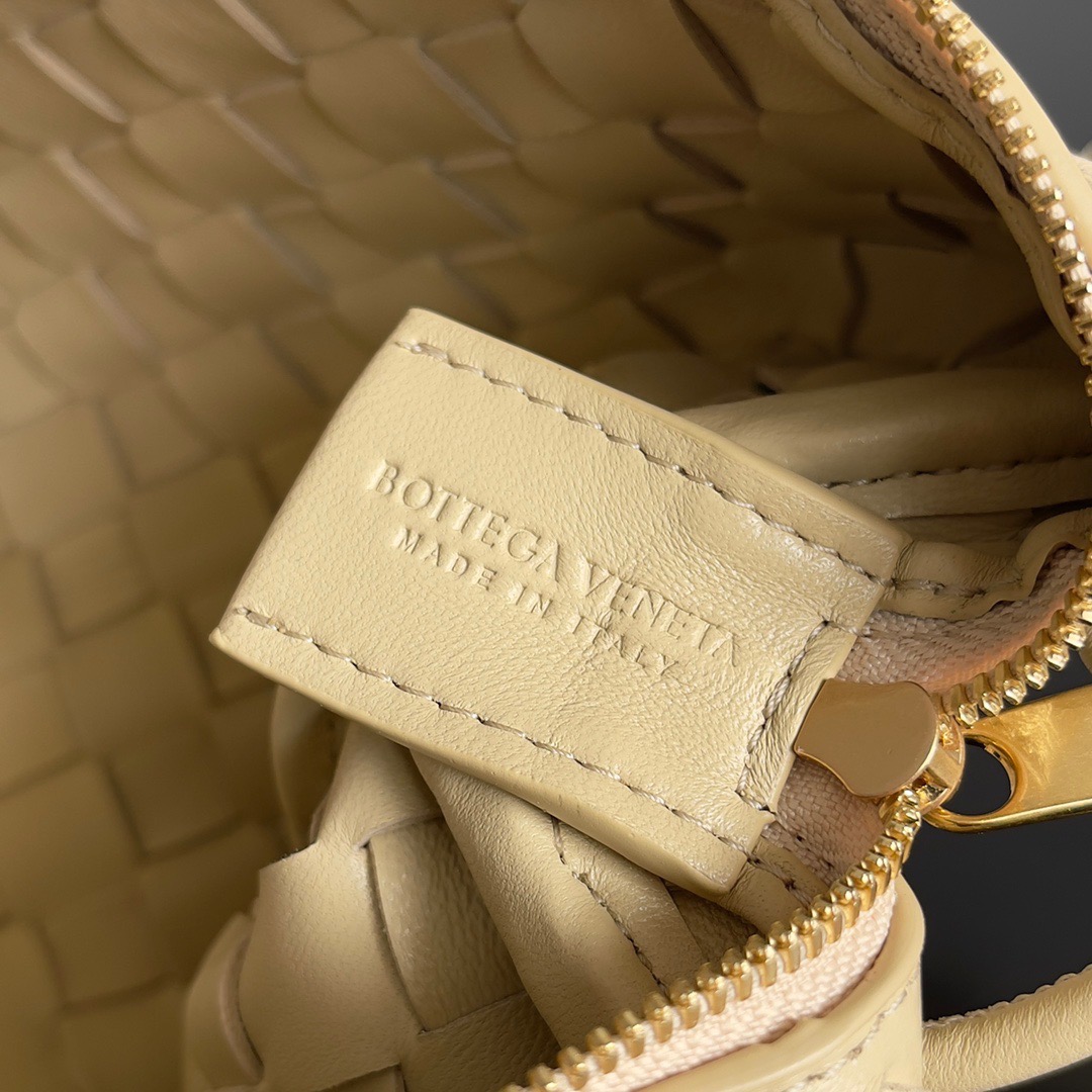 BOTTEGA VENETA 보테가베네타 보테가 베네타 인트레치아토 루프 카메라백 8