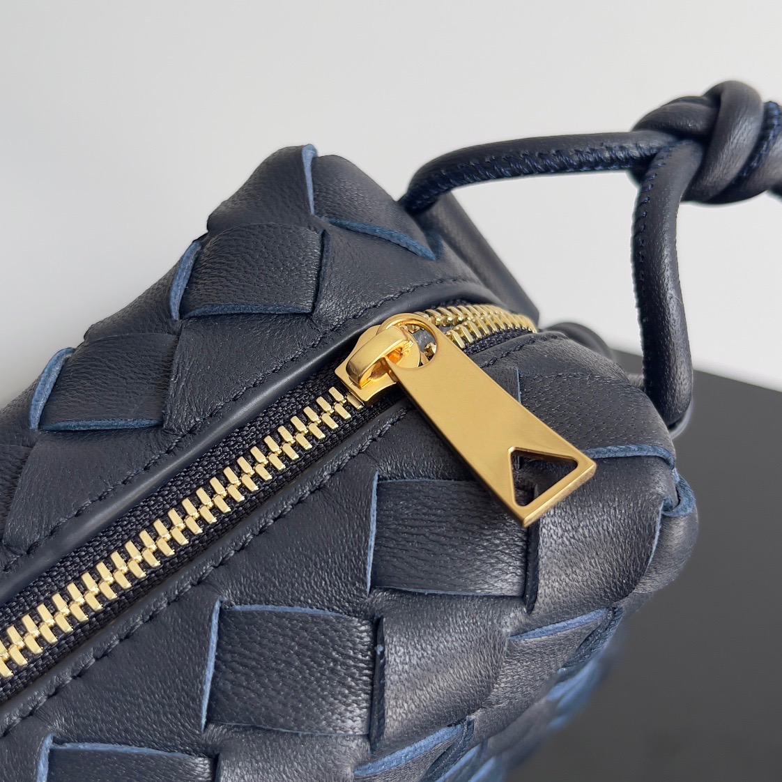 BOTTEGA VENETA 보테가베네타 루프 인트레치아토 카메라백 네이비 3