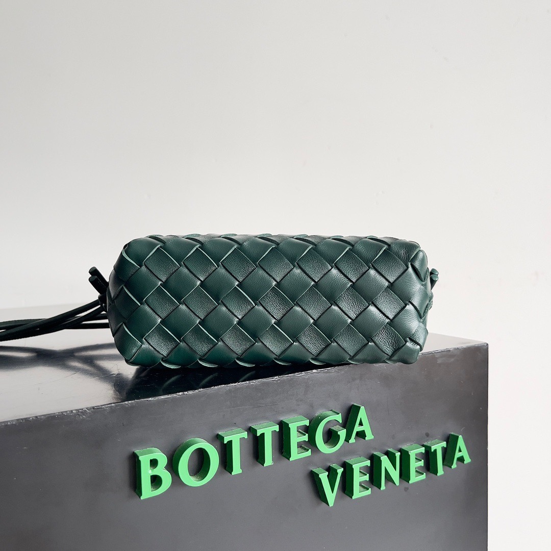 BOTTEGA VENETA 보테가베네타 인트레치아토 루프 카메라백 2