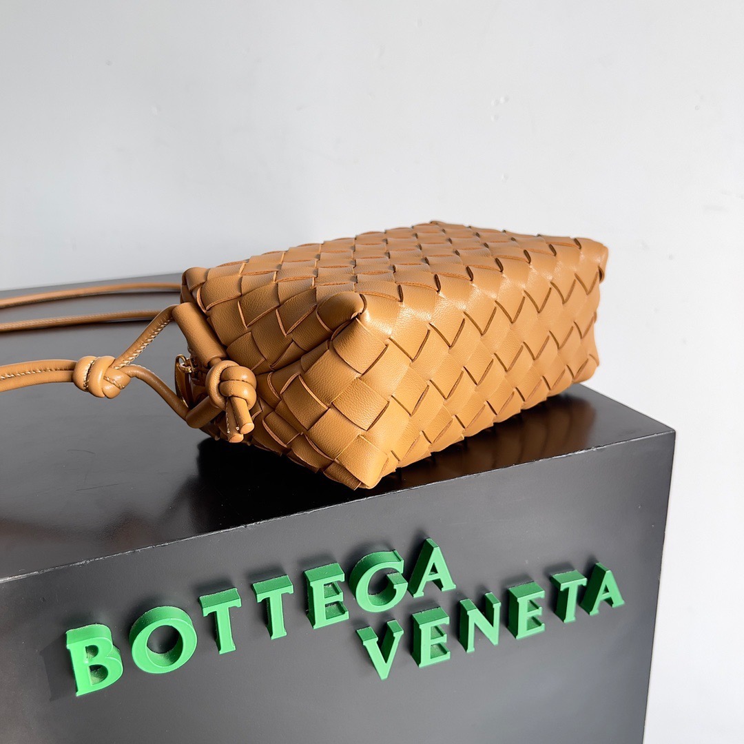 BOTTEGA VENETA 보테가베네타 보테가 베네타 인트레치아토 루프 카메라백 3
