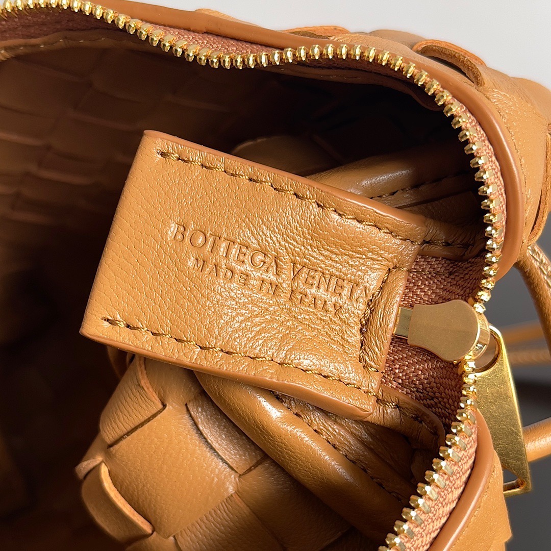 BOTTEGA VENETA 보테가베네타 보테가 베네타 인트레치아토 루프 카메라백 5