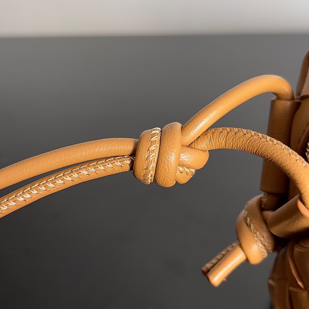 BOTTEGA VENETA 보테가베네타 보테가 베네타 인트레치아토 루프 카메라백 8