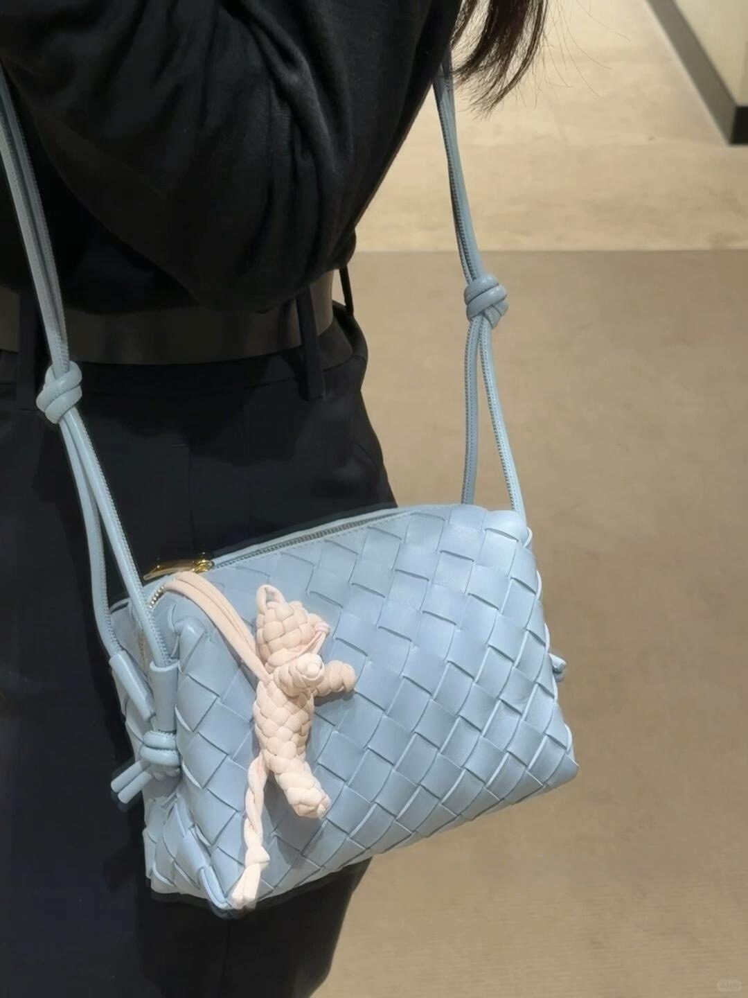 BOTTEGA VENETA 보테가베네타 인트레치아토 루프 카메라백 라이트블루 6