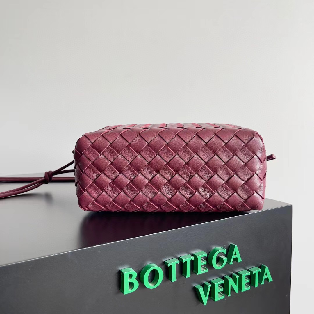 BOTTEGA VENETA 보테가베네타 보테가 베네타 인트레치아토 루프 카메라백 와인 2