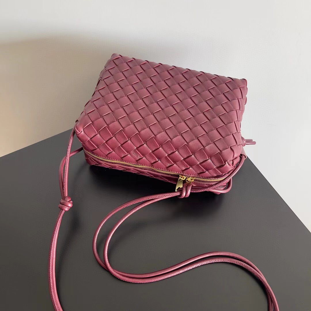 BOTTEGA VENETA 보테가베네타 보테가 베네타 인트레치아토 루프 카메라백 와인 6