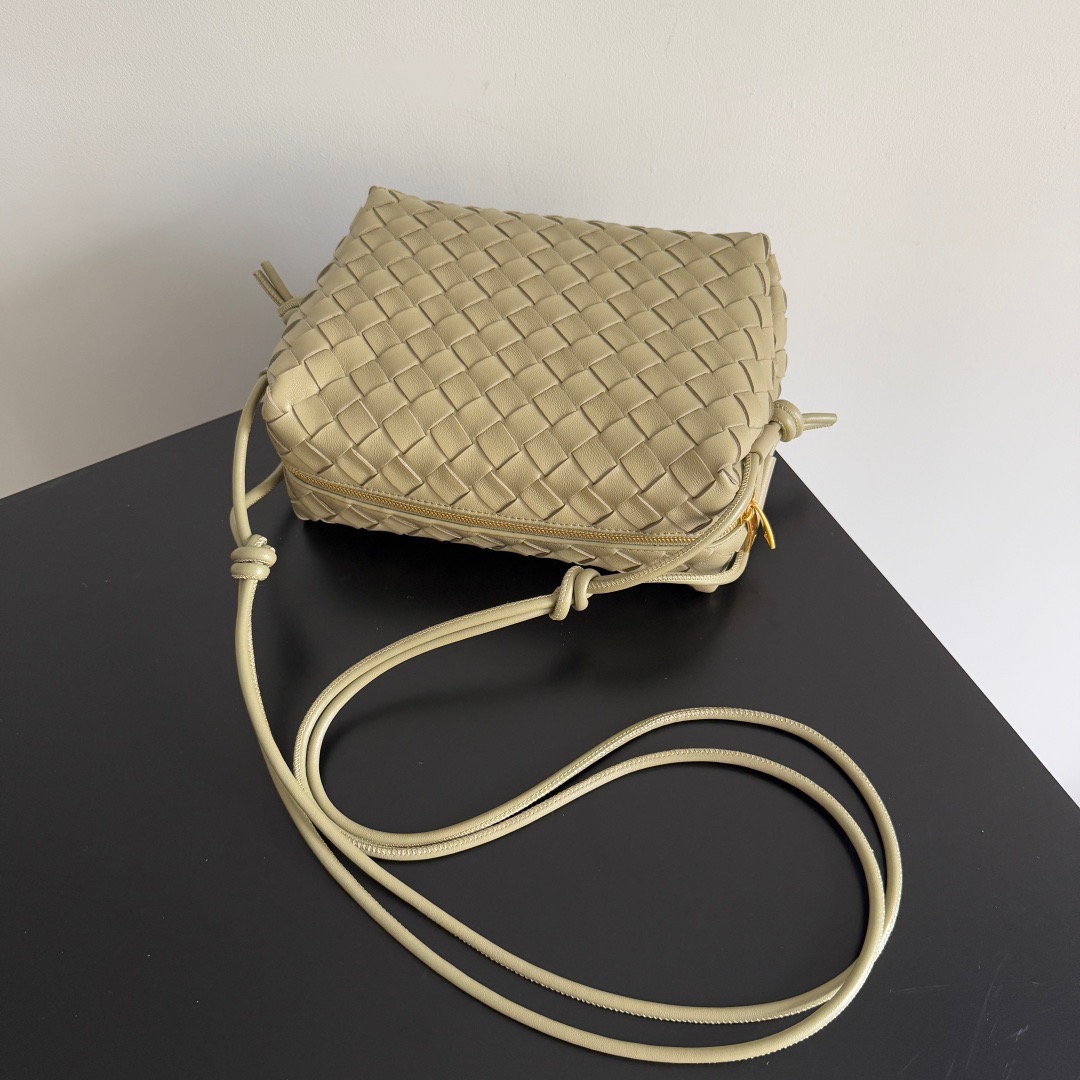 BOTTEGA VENETA 보테가베네타 인트레치아토 루프 카메라백 7