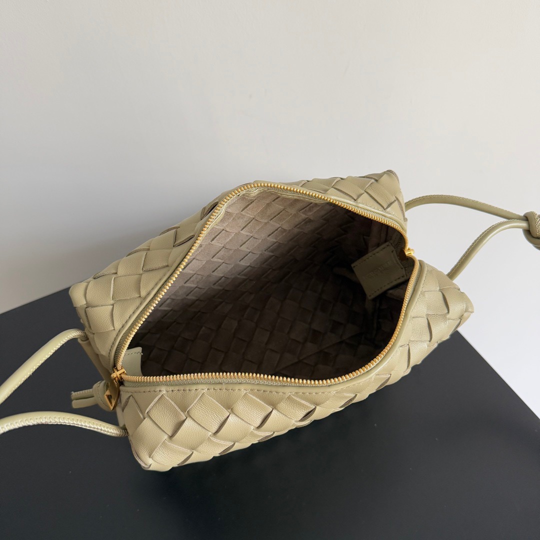 BOTTEGA VENETA 보테가베네타 인트레치아토 루프 카메라백 9