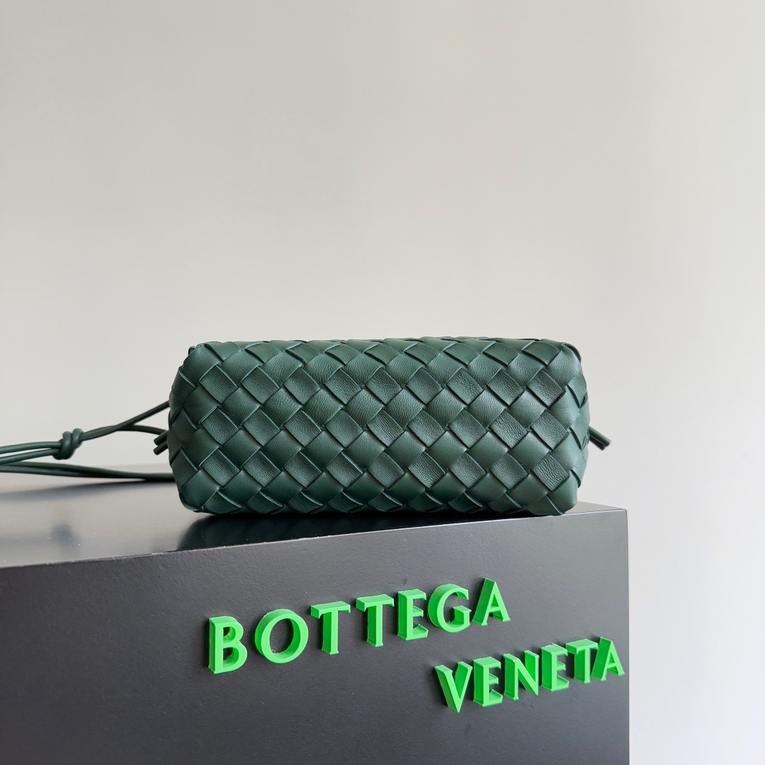 BOTTEGA VENETA 보테가베네타 인트레치아토 루프 미니 카메라백 2