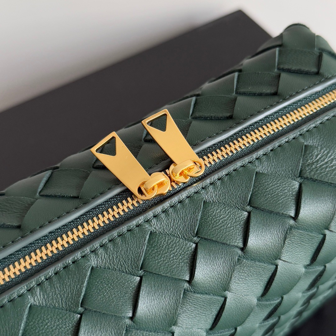 BOTTEGA VENETA 보테가베네타 인트레치아토 루프 미니 카메라백 7