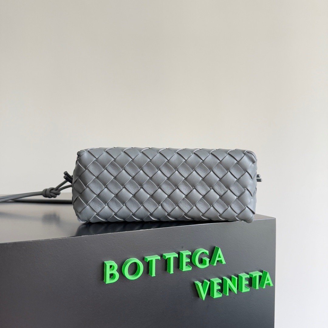 BOTTEGA VENETA 보테가베네타 인트레치아토 루프 카메라백 그레이 3