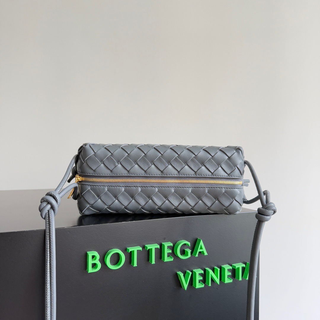 BOTTEGA VENETA 보테가베네타 인트레치아토 루프 카메라백 그레이 4