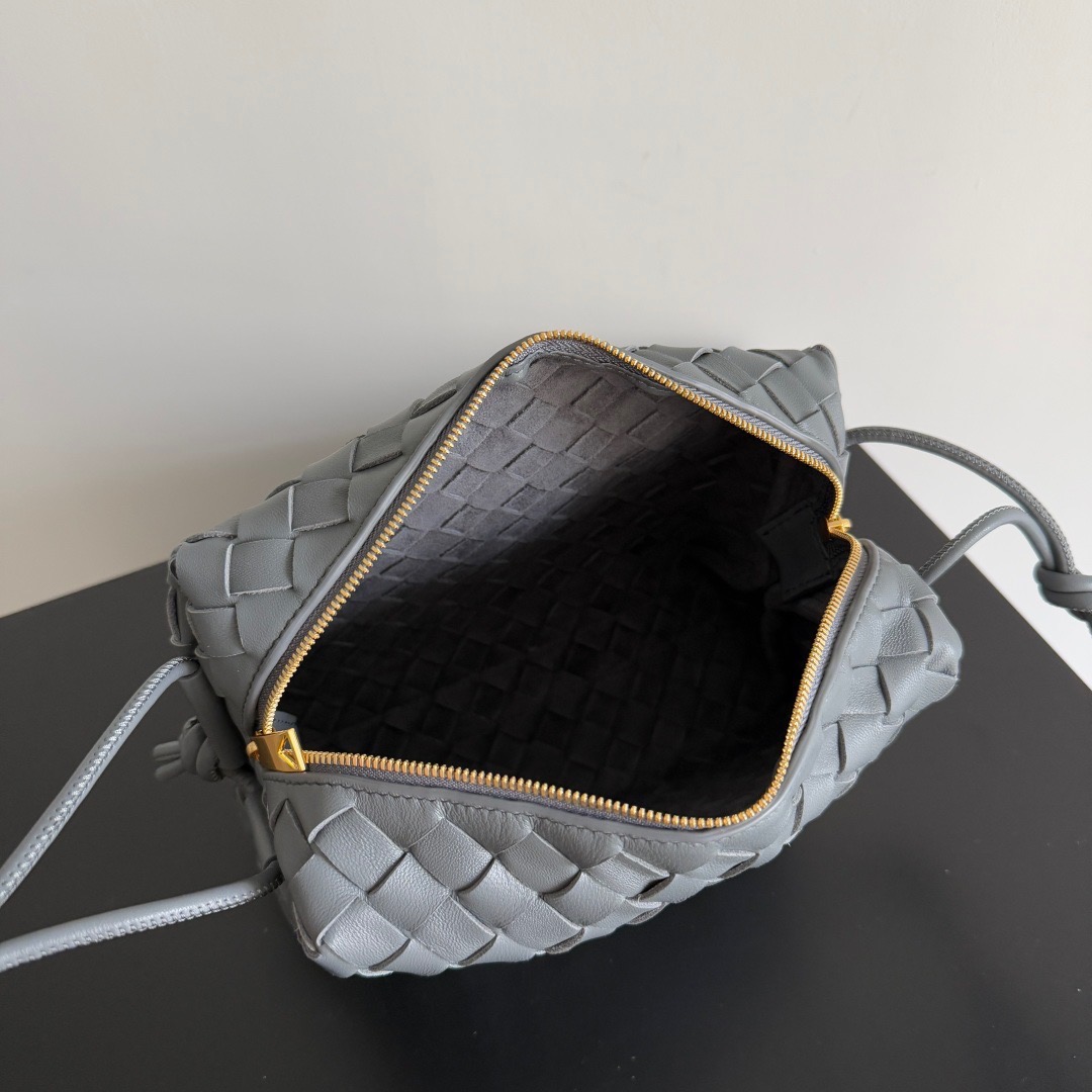 BOTTEGA VENETA 보테가베네타 인트레치아토 루프 카메라백 그레이 8