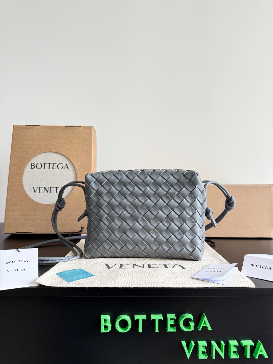 BOTTEGA VENETA 보테가베네타 인트레치아토 루프 카메라백 그레이 9