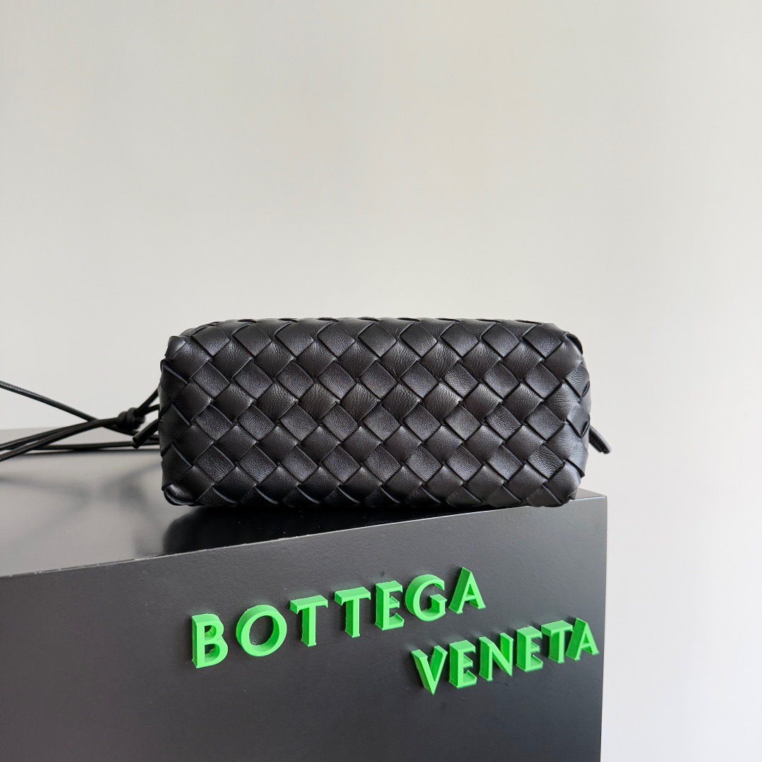 BOTTEGA VENETA 보테가베네타 인트레치아토 루프 카메라백 블랙 2