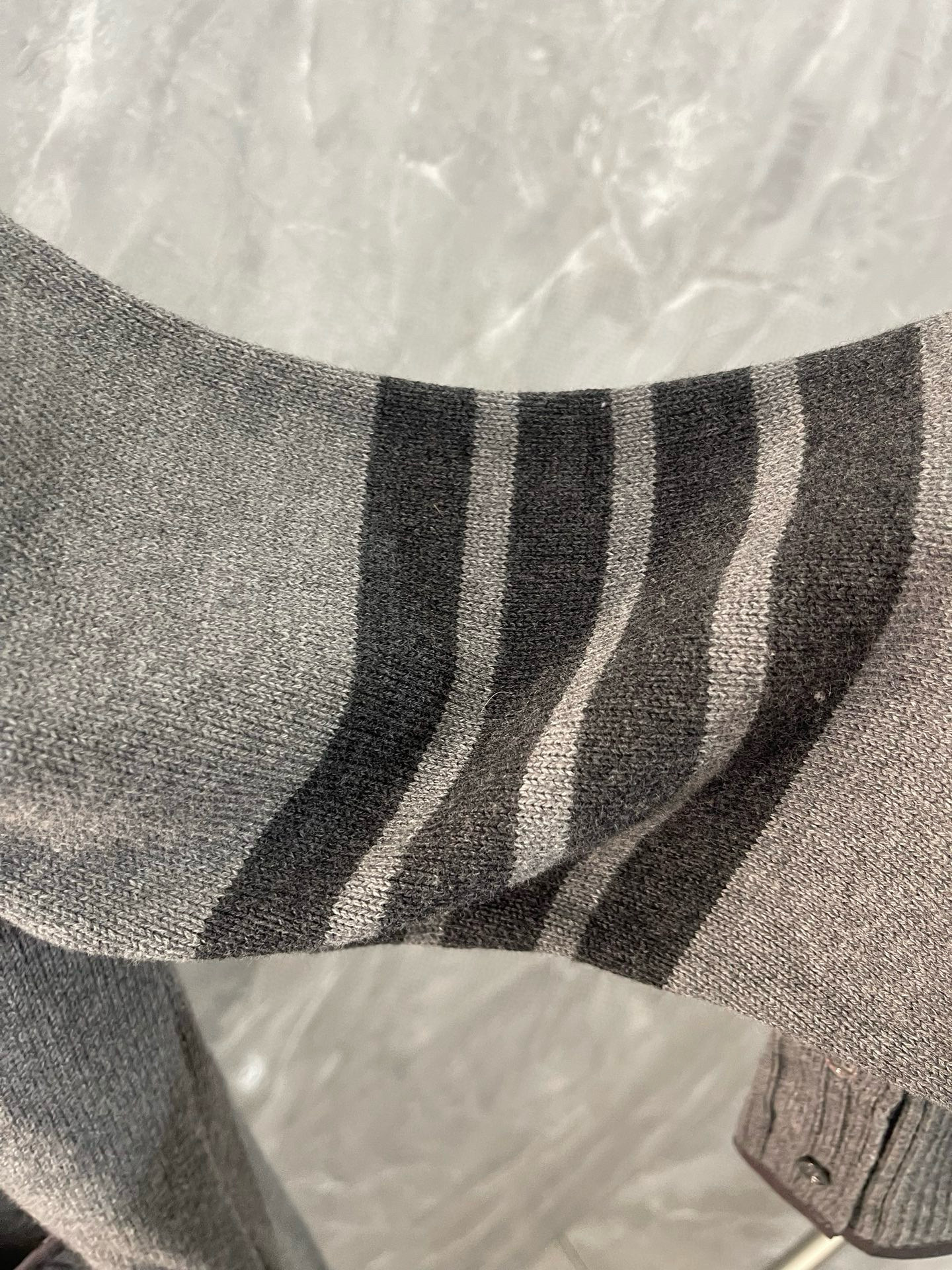 Thom Browne 톰브라운 TBV 사선완장 V넥 니트 가디건 4