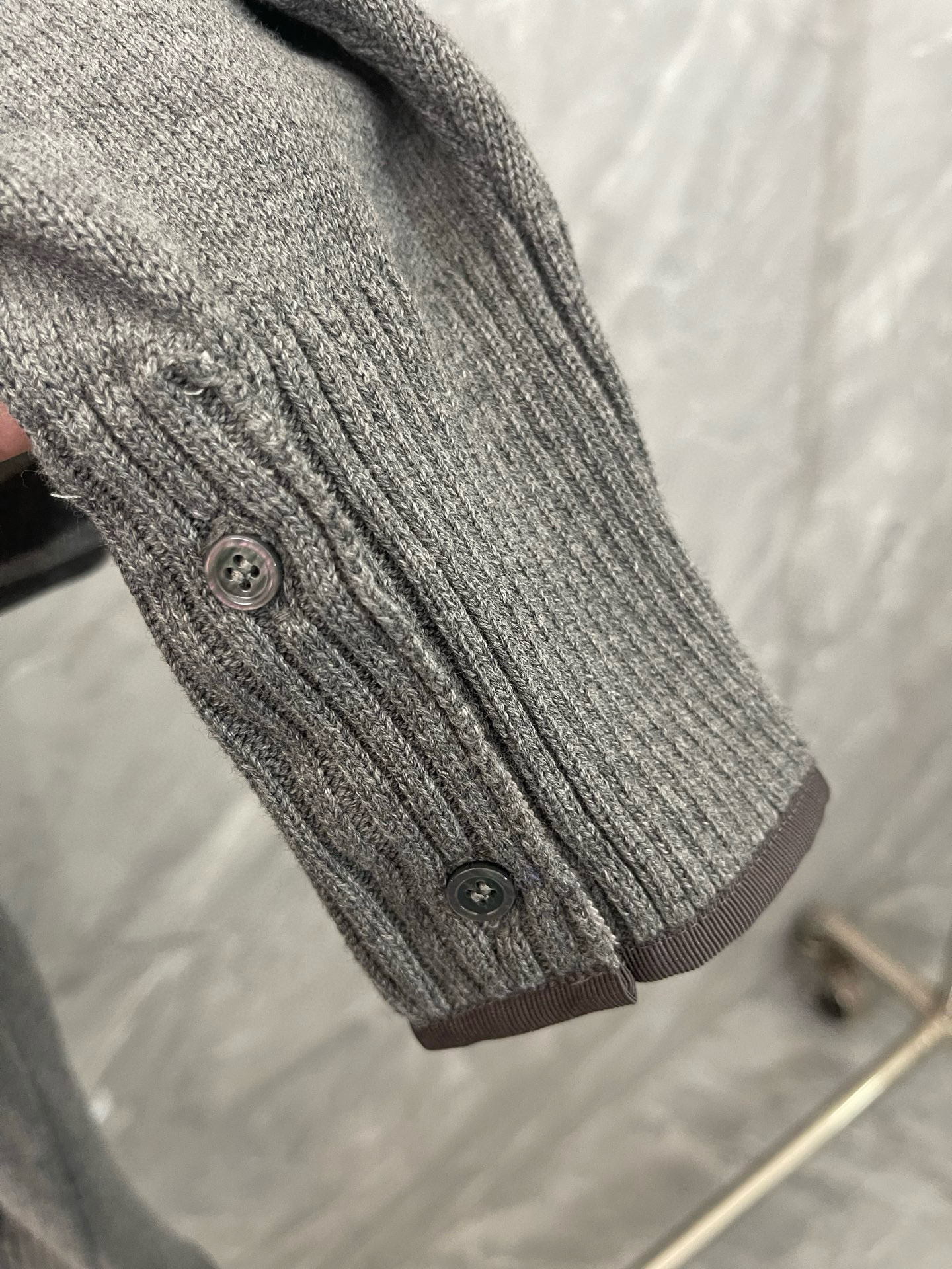 Thom Browne 톰브라운 TBV 사선완장 V넥 니트 가디건 5