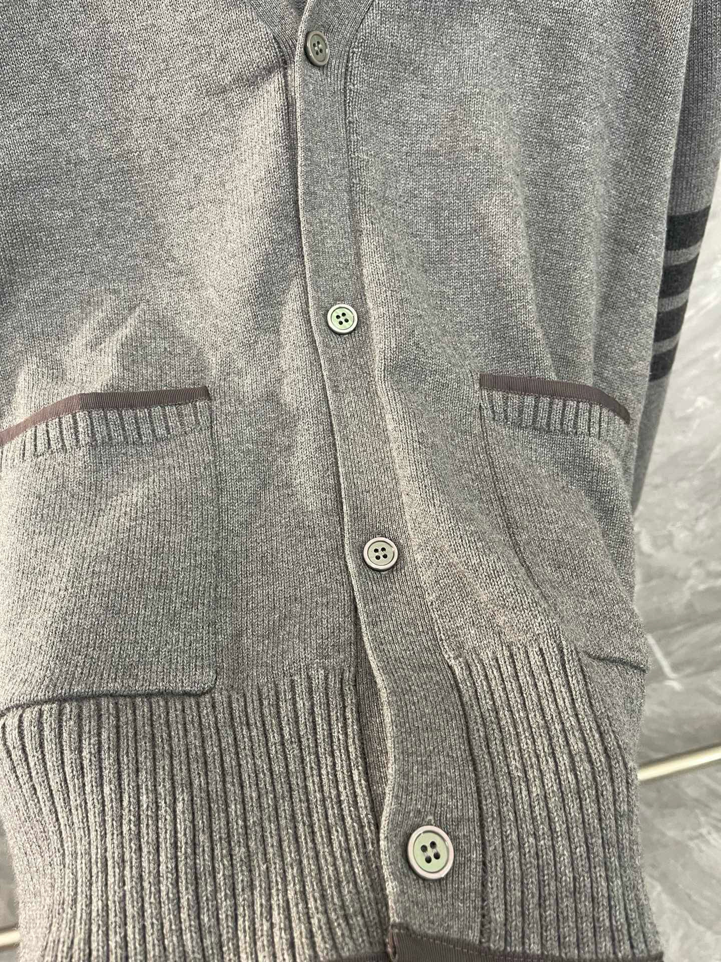 Thom Browne 톰브라운 TBV 사선완장 V넥 니트 가디건 7