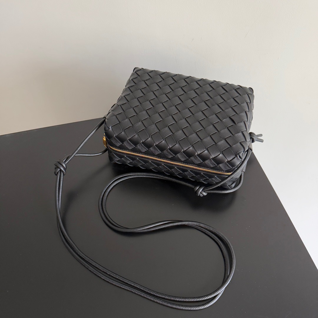 BOTTEGA VENETA 보테가베네타 인트레치아토 루프 카메라백 블랙 7