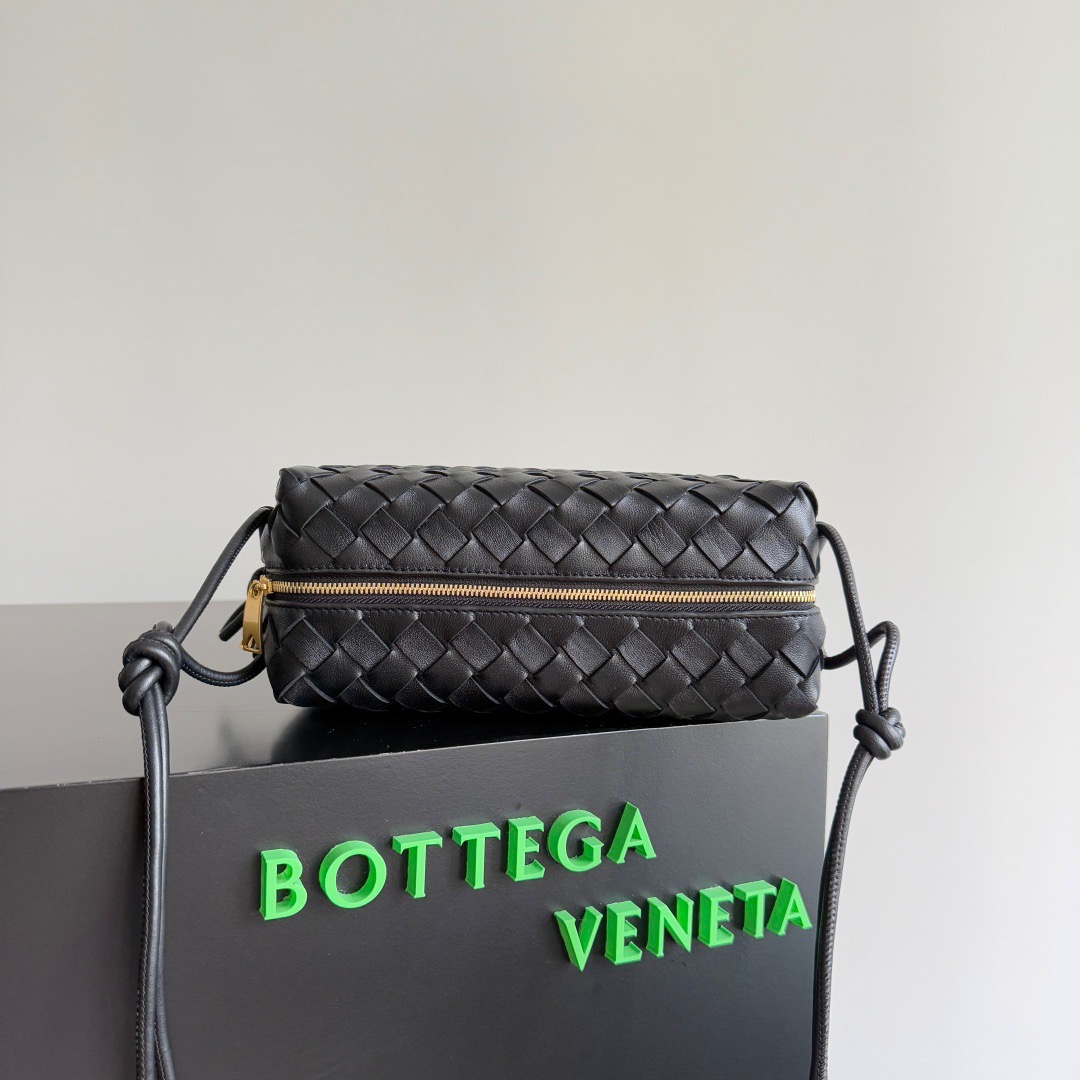 BOTTEGA VENETA 보테가베네타 인트레치아토 루프 카메라백 블랙 9