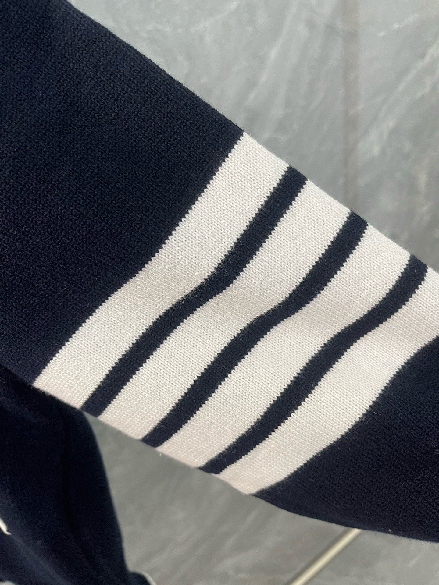 Thom Browne 톰브라운 TBV 사선완장 V넥 니트 가디건 3