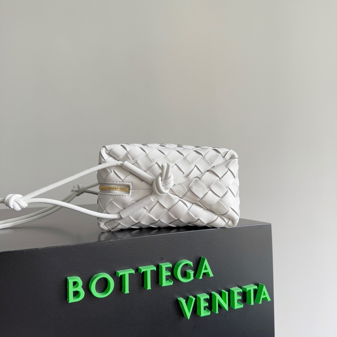 BOTTEGA VENETA 보테가베네타 인트레치아토 루프 카메라백 화이트 3