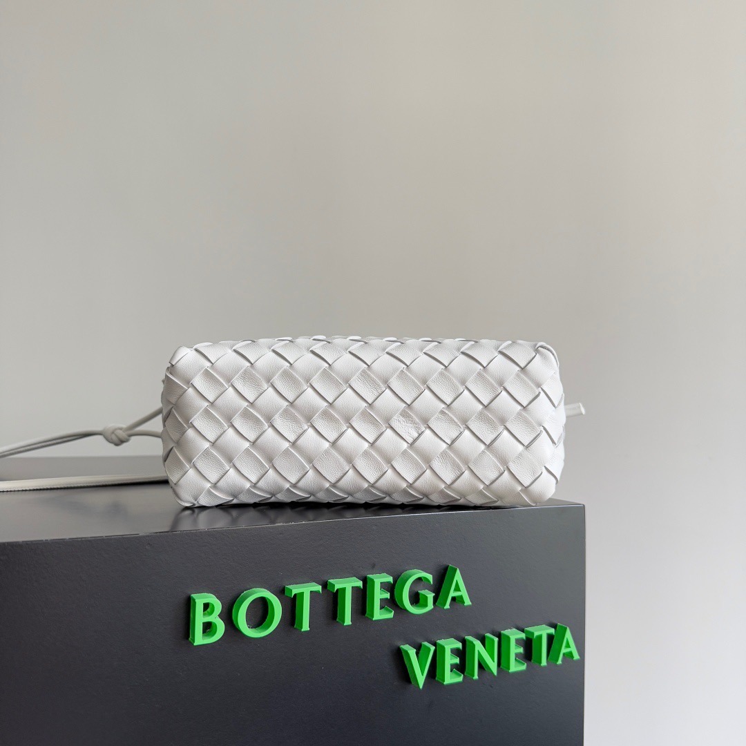 BOTTEGA VENETA 보테가베네타 인트레치아토 루프 카메라백 화이트 4