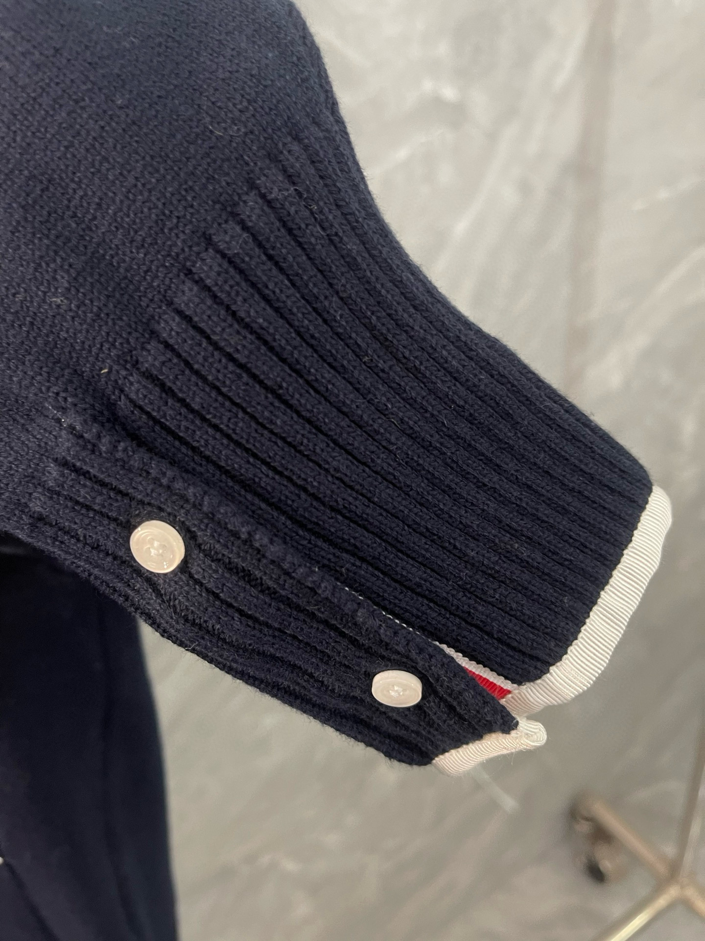 Thom Browne 톰브라운 TBV 사선완장 V넥 니트 가디건 6