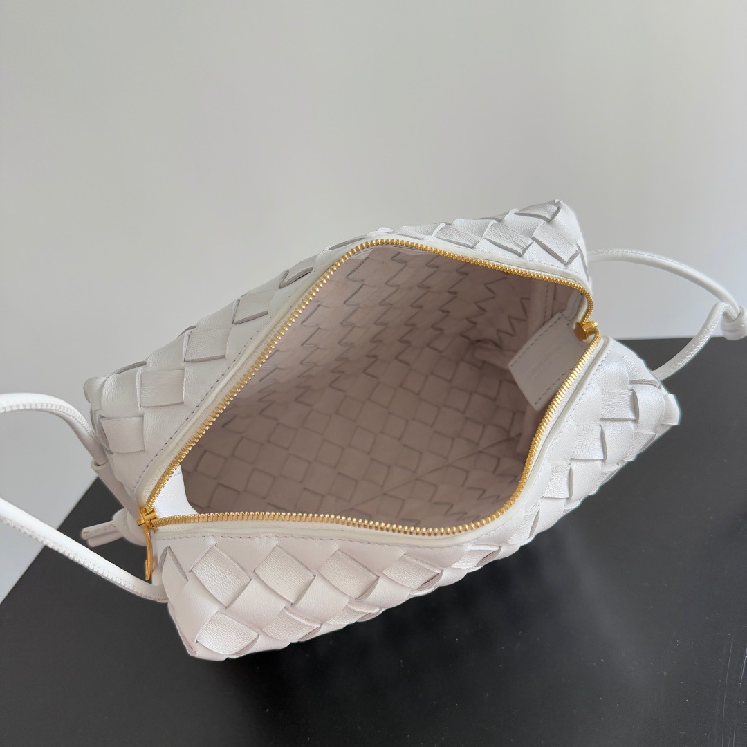 BOTTEGA VENETA 보테가베네타 인트레치아토 루프 카메라백 화이트 6