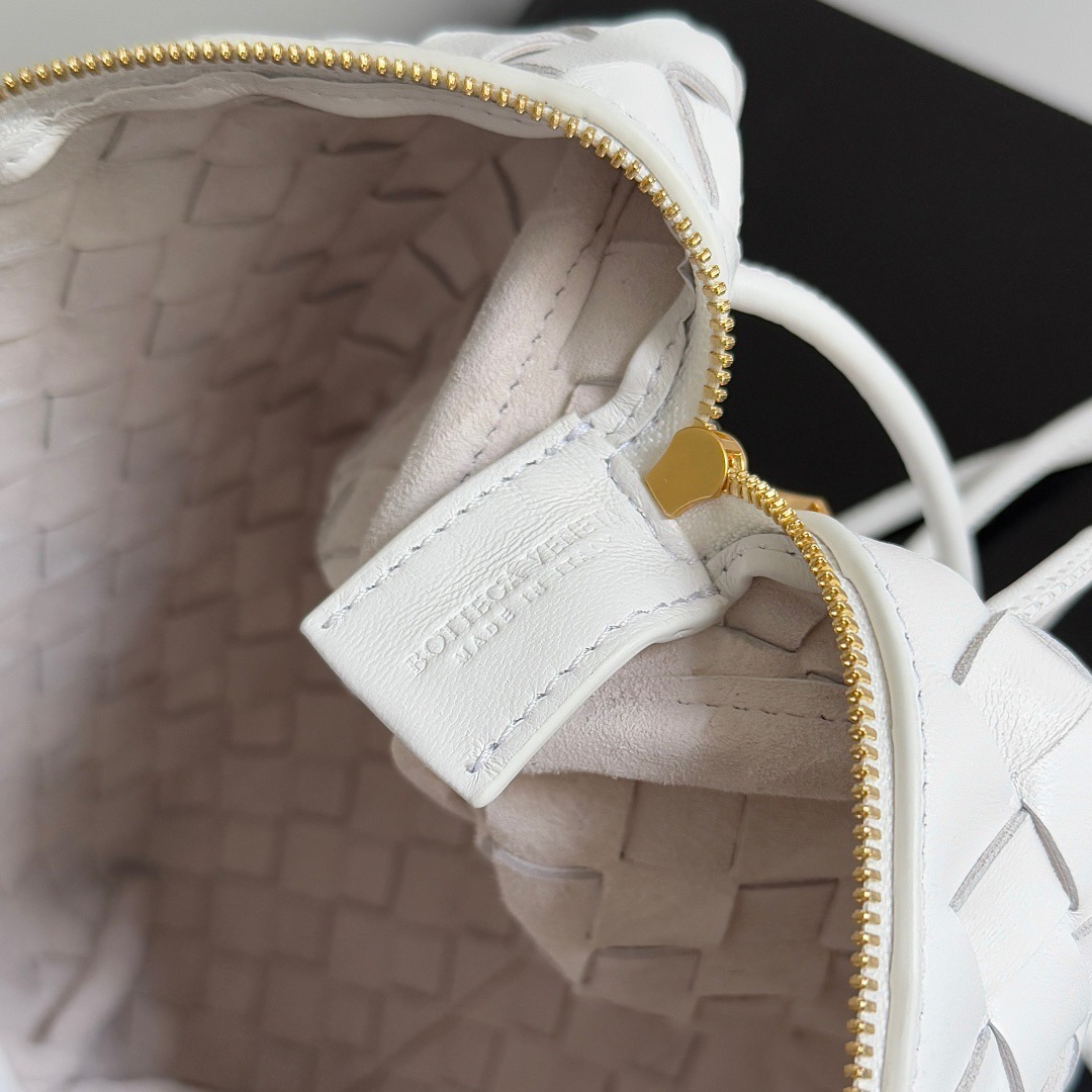 BOTTEGA VENETA 보테가베네타 인트레치아토 루프 카메라백 화이트 7