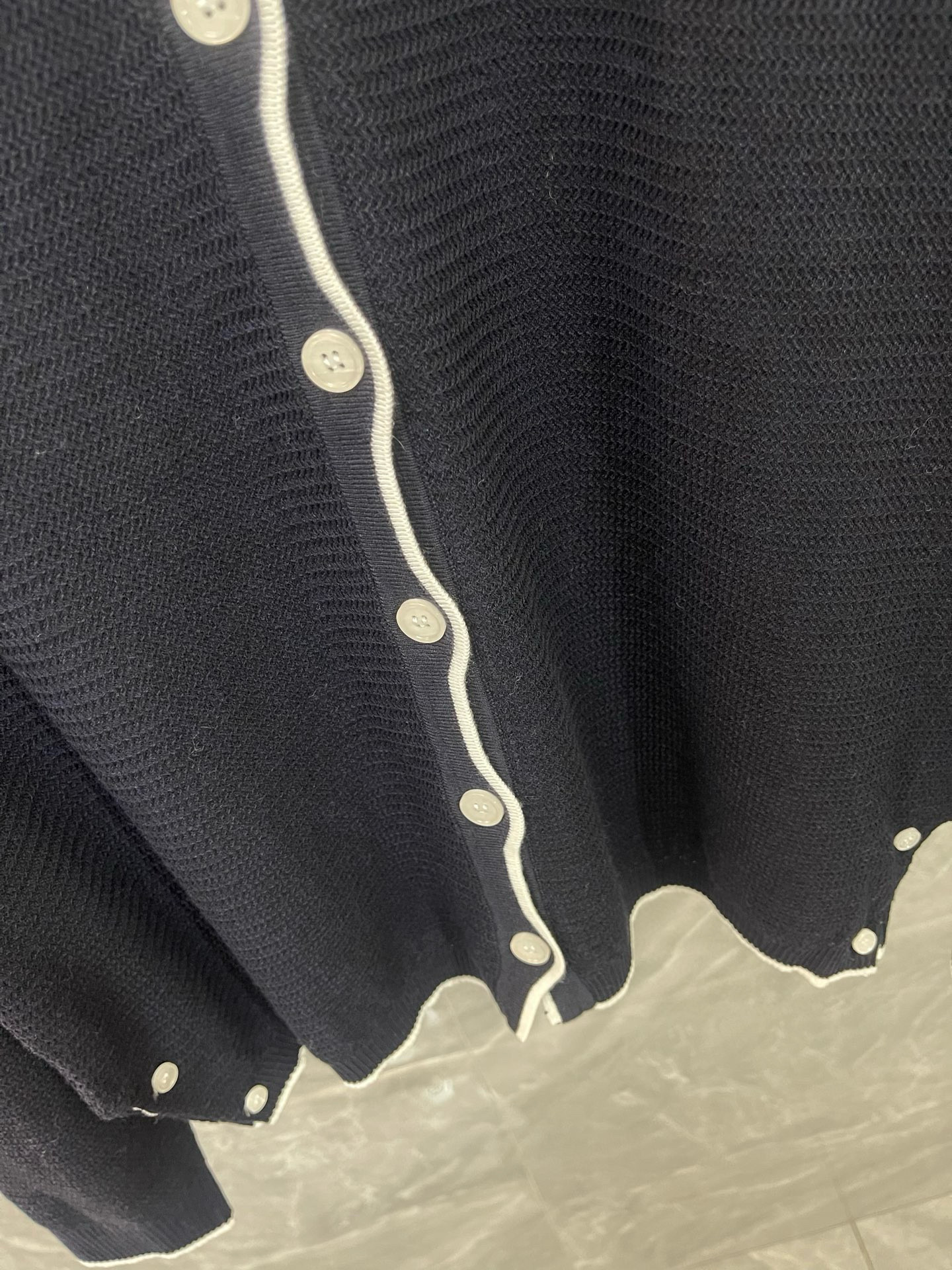 Thom Browne 톰브라운 클래식 배색 라운드넥 니트 가디건 4