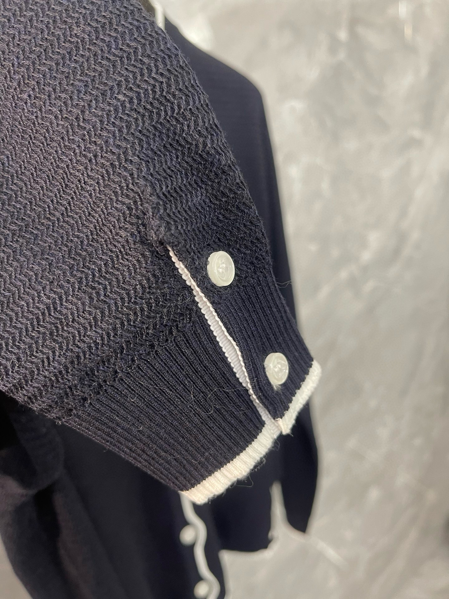 Thom Browne 톰브라운 클래식 배색 라운드넥 니트 가디건 5