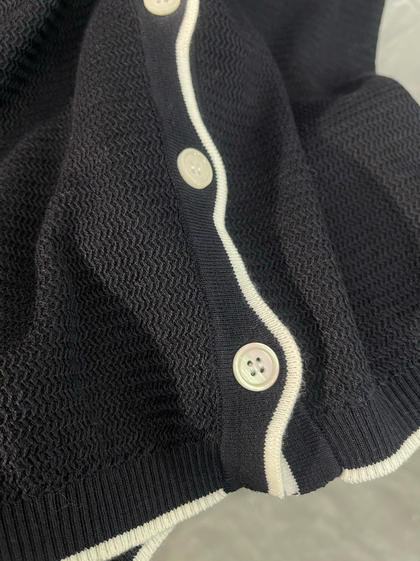 Thom Browne 톰브라운 클래식 배색 라운드넥 니트 가디건 6