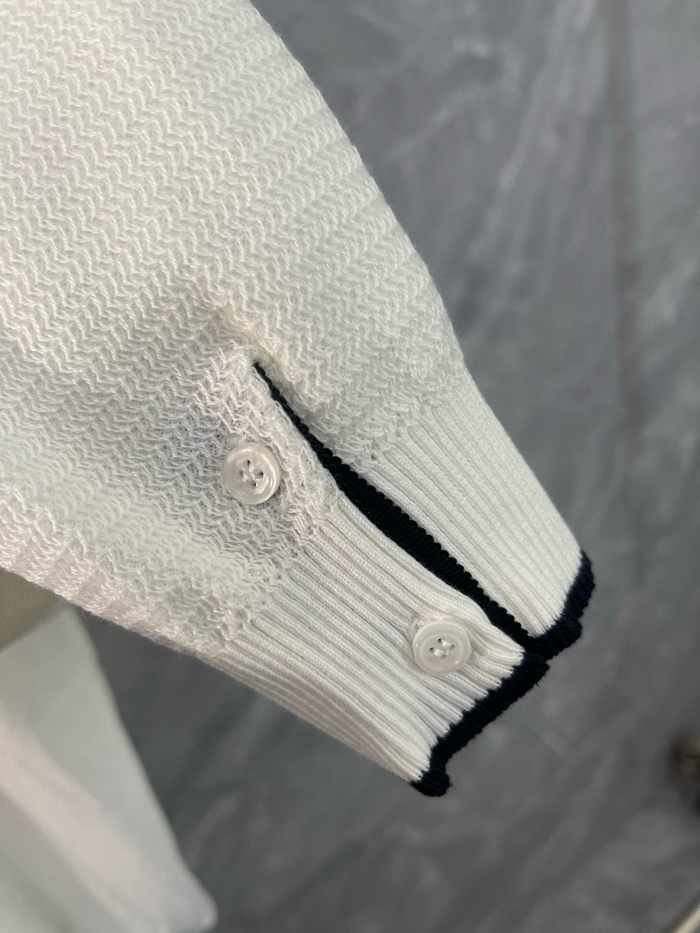 Thom Browne 톰브라운 클래식 배색 라운드넥 니트 가디건 5