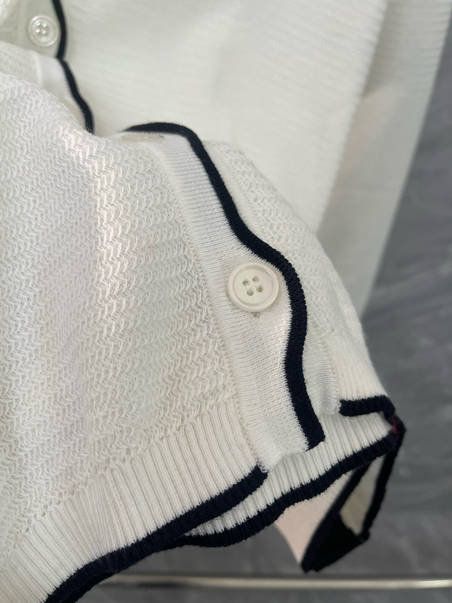 Thom Browne 톰브라운 클래식 배색 라운드넥 니트 가디건 6