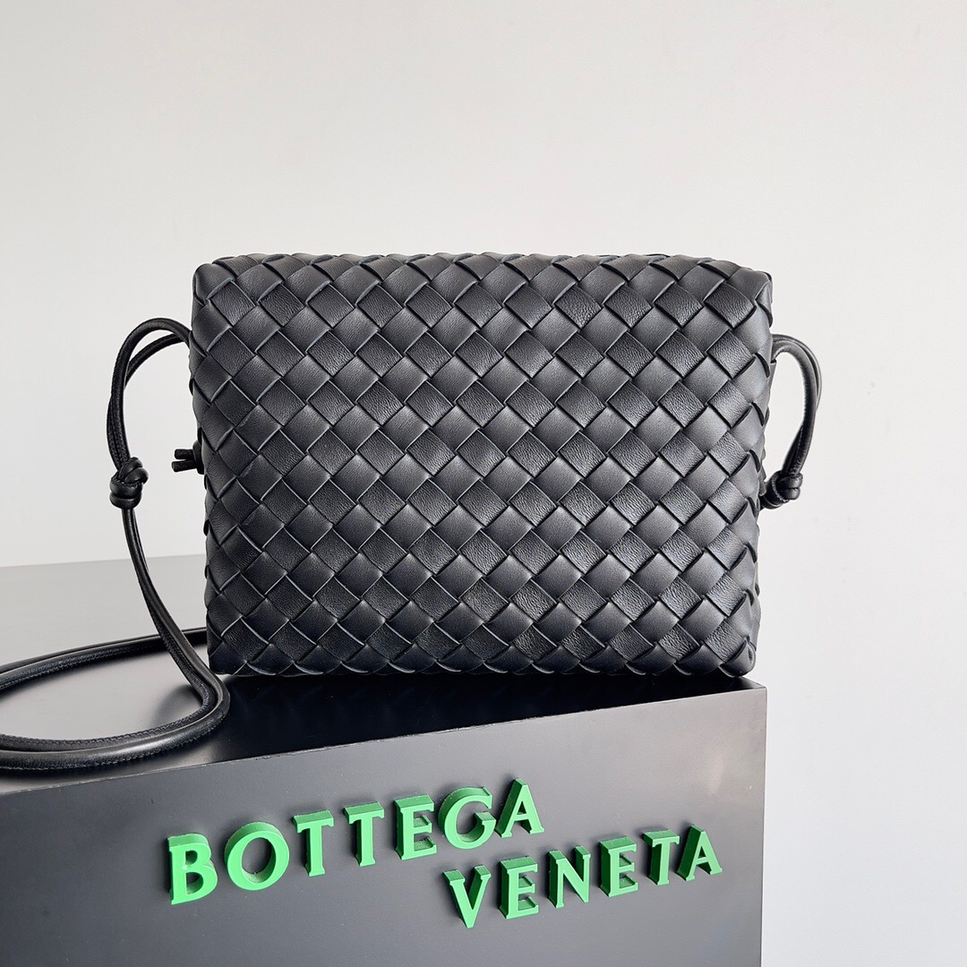 BOTTEGA VENETA 보테가베네타 인트레치아토 레더 크로스바디 백 5
