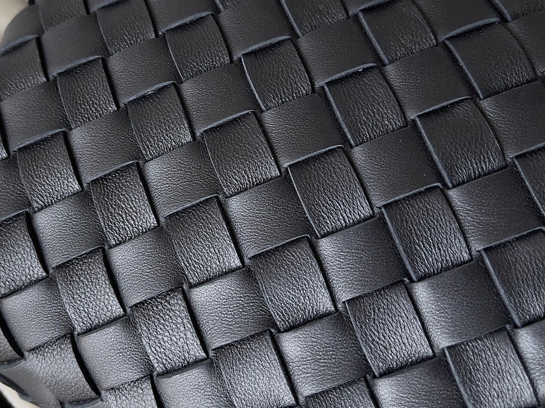 BOTTEGA VENETA 보테가베네타 인트레치아토 레더 크로스바디 백 7