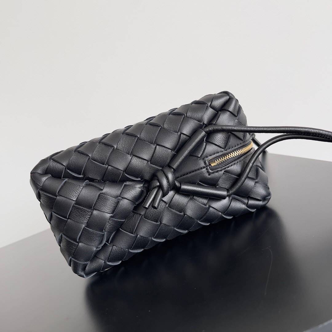 BOTTEGA VENETA 보테가베네타 인트레치아토 레더 크로스바디 백 10
