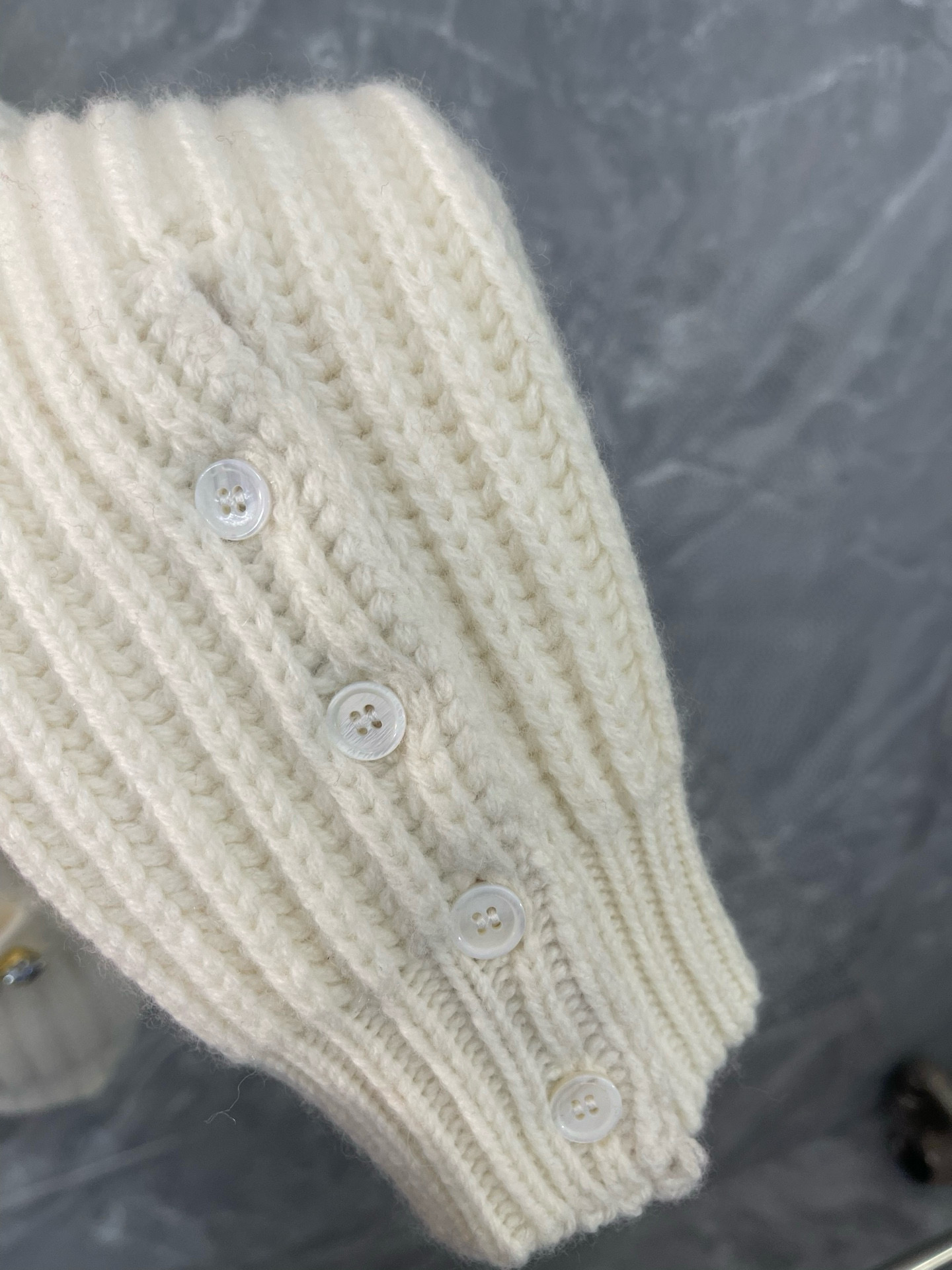 Thom Browne 톰브라운 크리스털 장식 울 니트 가디건 7