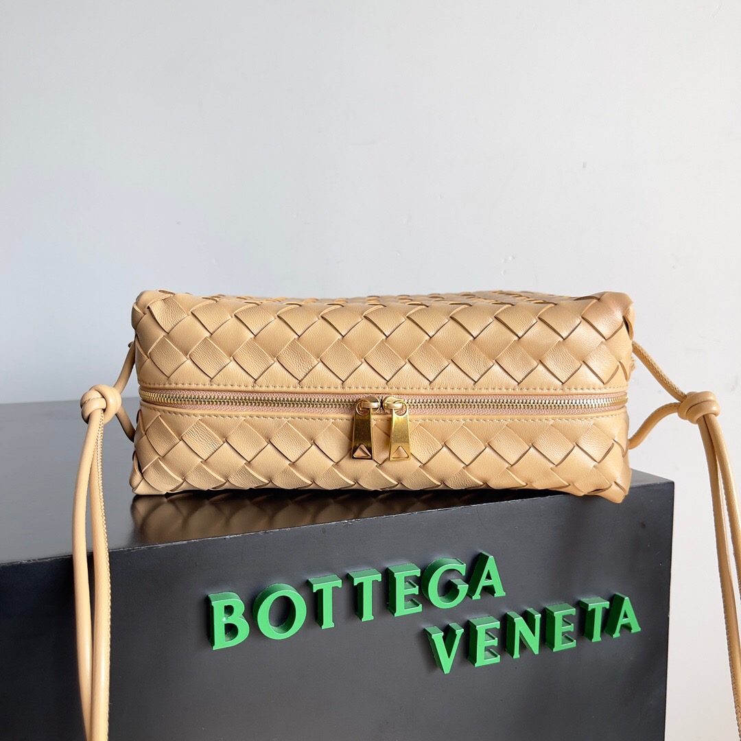 BOTTEGA VENETA 보테가베네타 인트레치아토 레더 크로스바디 백 4