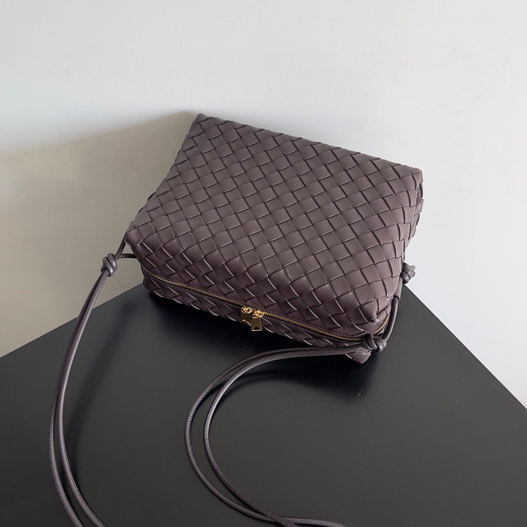 BOTTEGA VENETA 보테가베네타 인트레치아토 레더 크로스바디 백 5